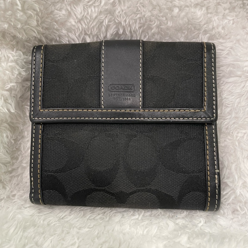 Coach: Signature Wallet Billfold w/ Snap Flap